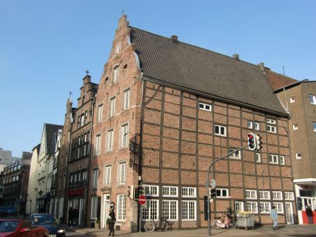 Neuss : Das Eckhaus Michaelstraße/Zollstraße gehört zu den größten noch erhaltenen Fachwerkbauten am Niederrhein